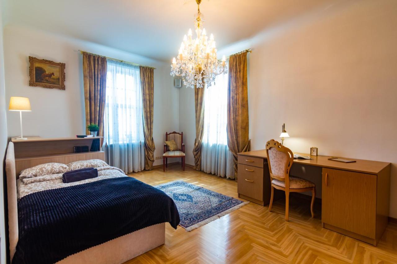 Classic Style Apartment In The Center Of Riga Exterior foto