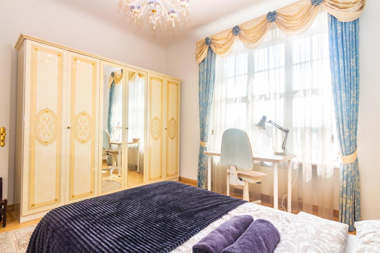 Classic Style Apartment In The Center Of Riga Exterior foto