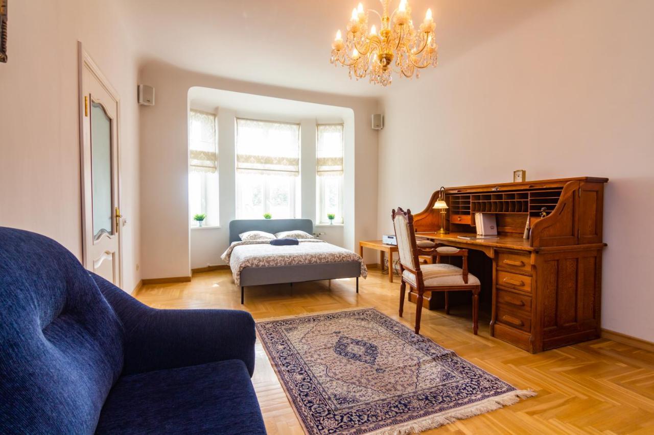 Classic Style Apartment In The Center Of Riga Exterior foto