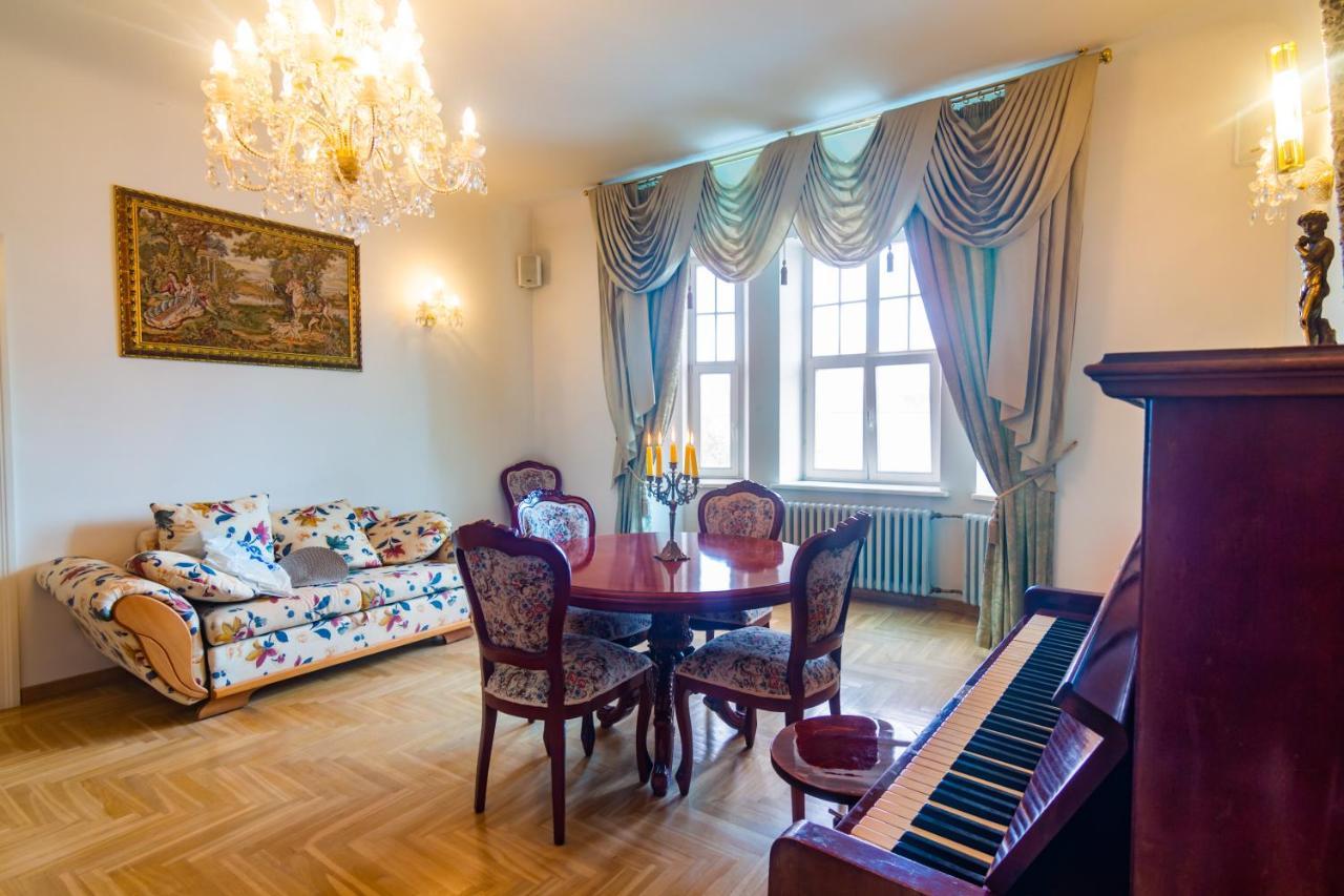 Classic Style Apartment In The Center Of Riga Exterior foto